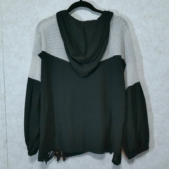 NEW! Davi & Dani Hoodie Oversized Knit Top with Flower Patch & Lace Sz’s L-M-S - Picture 11 of 12